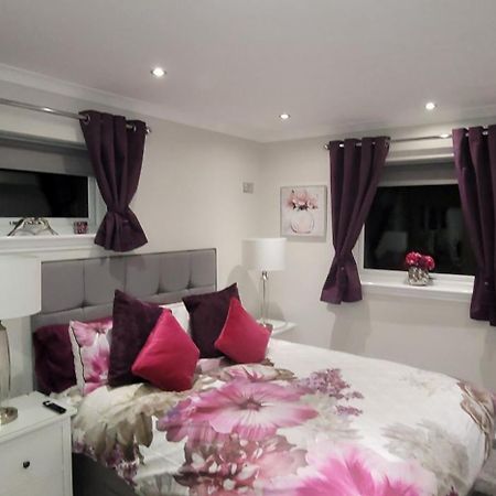 4 Private Bedroom House With 3 Parking Spaces Free Perth Exterior photo